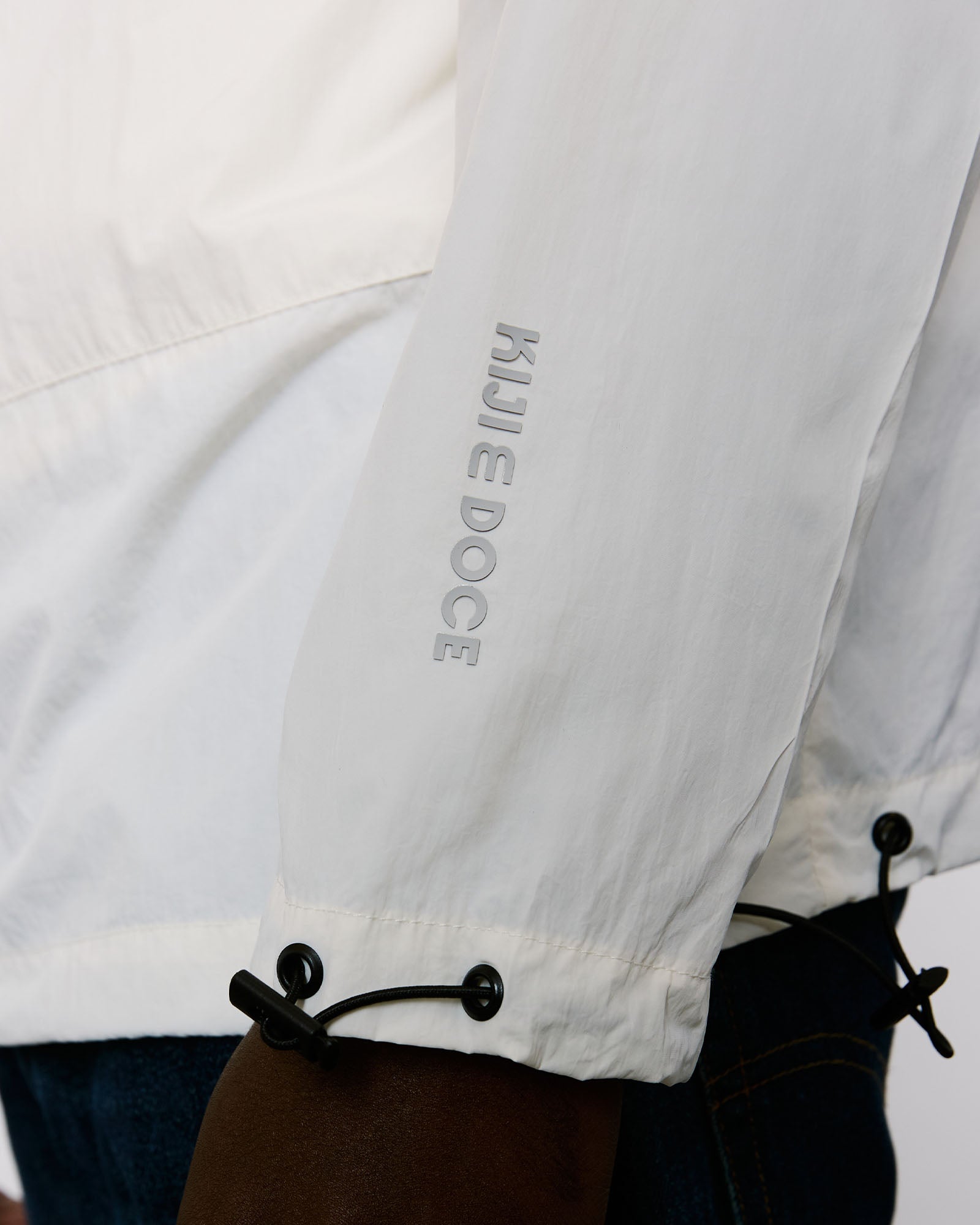 Jaqueta Wind Kiji x Doce – Off White