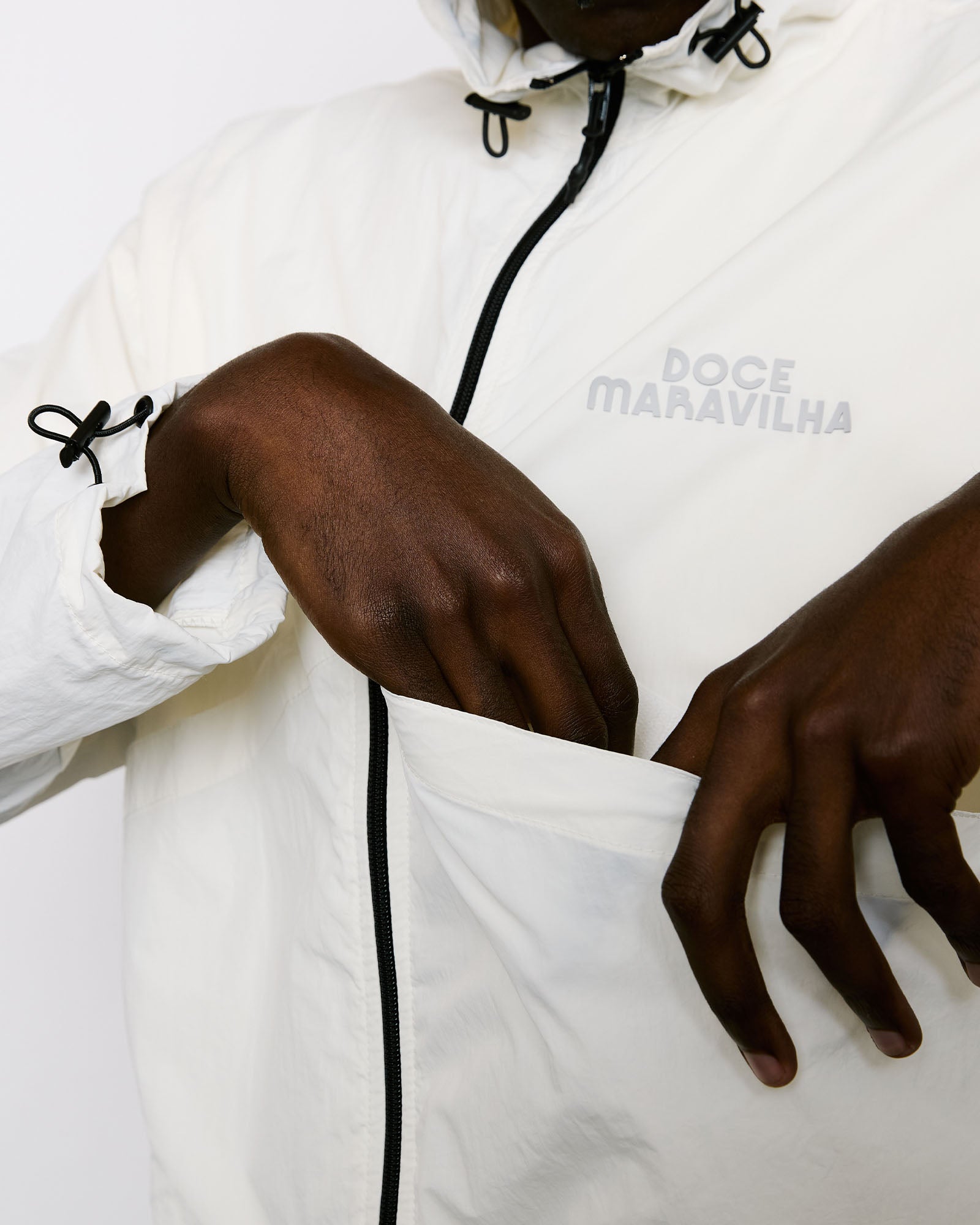 Jaqueta Wind Kiji x Doce – Off White