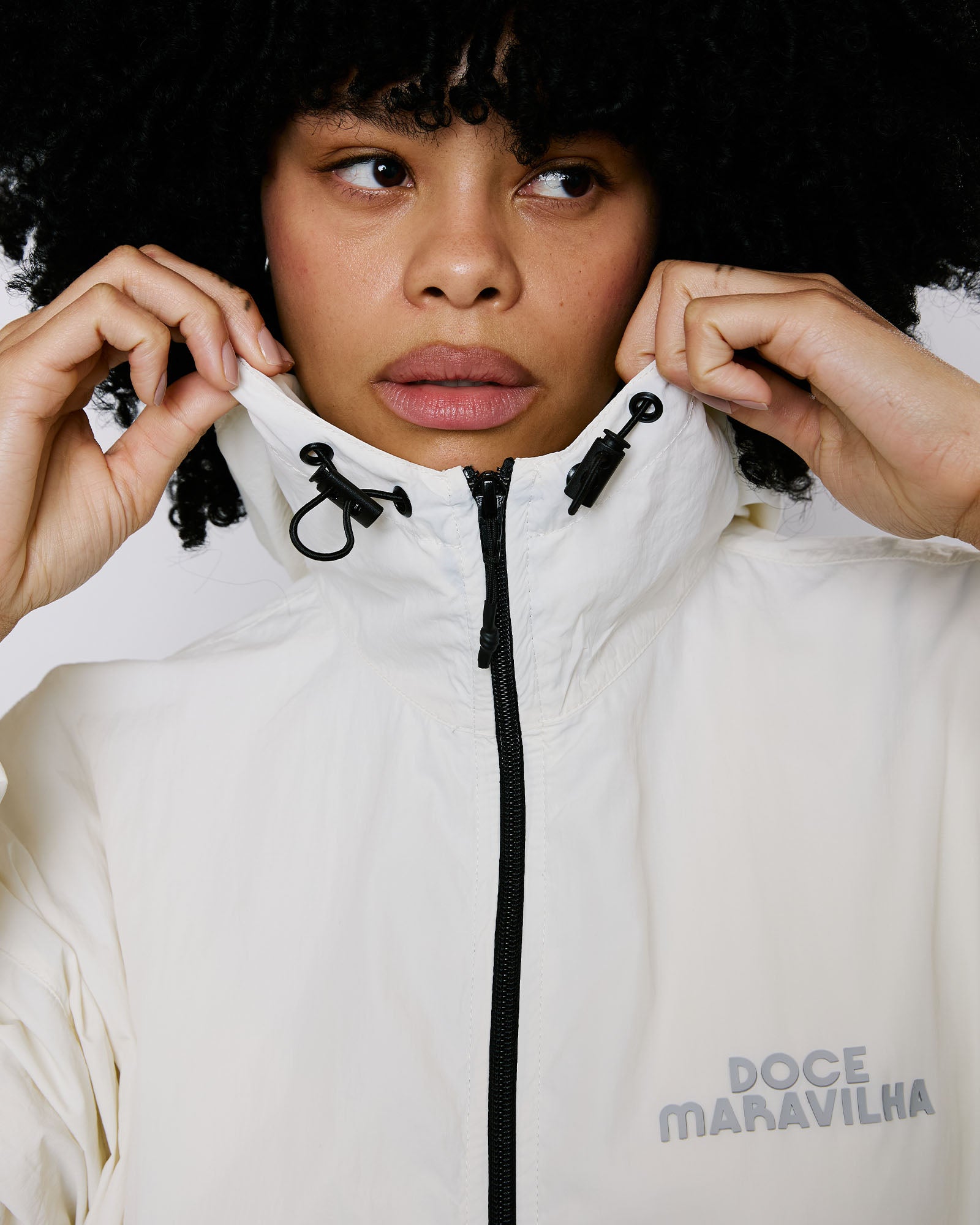 Jaqueta Wind Kiji x Doce – Off White