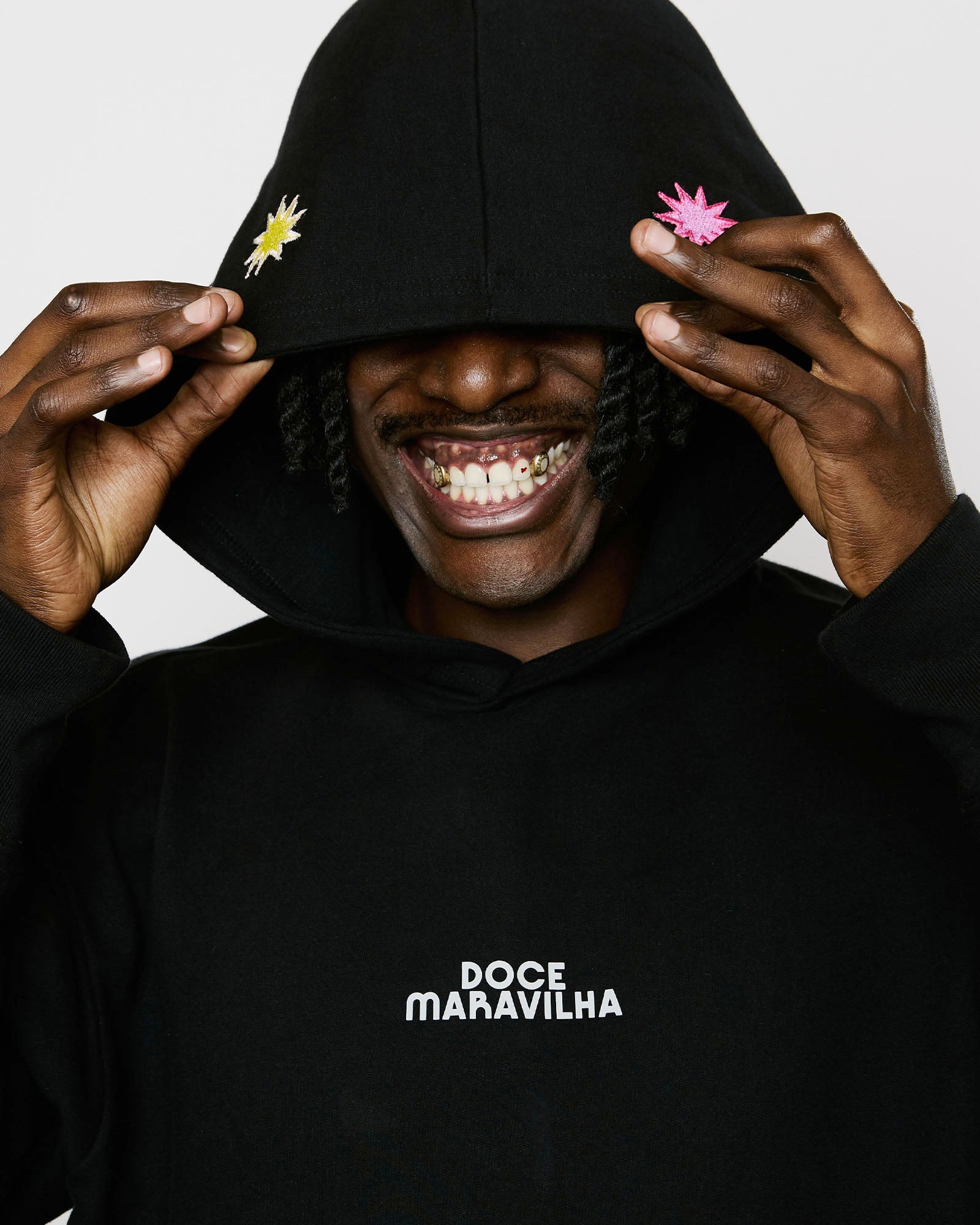 Moletom Capuz Kiji x Doce Estrelado – Preto