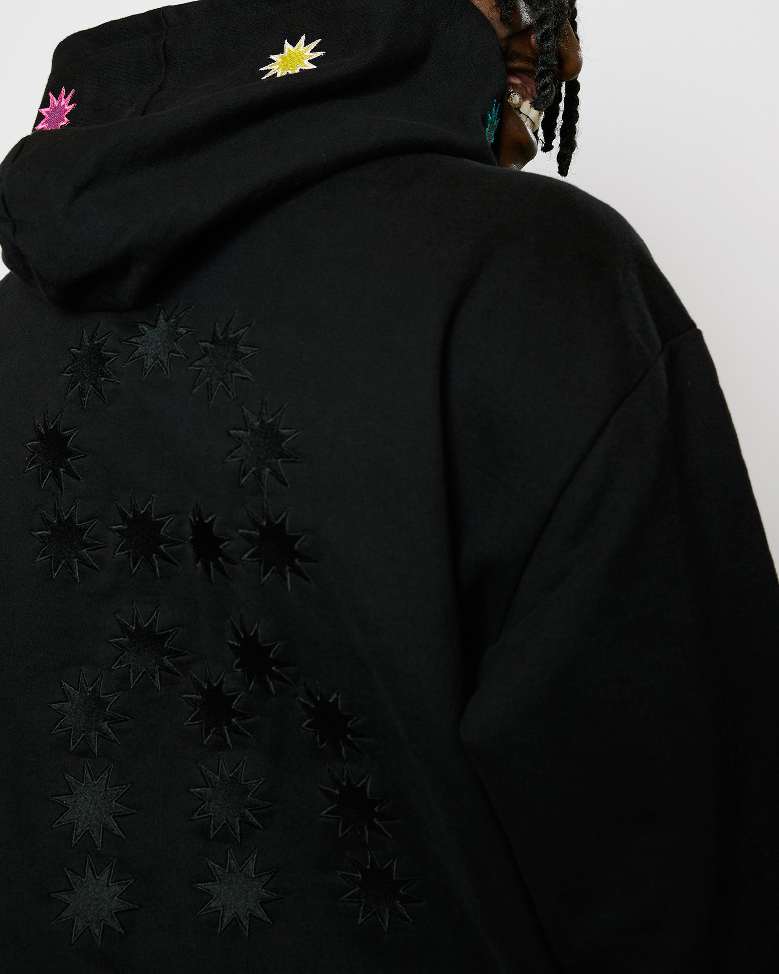 Moletom Capuz Kiji x Doce Estrelado – Preto