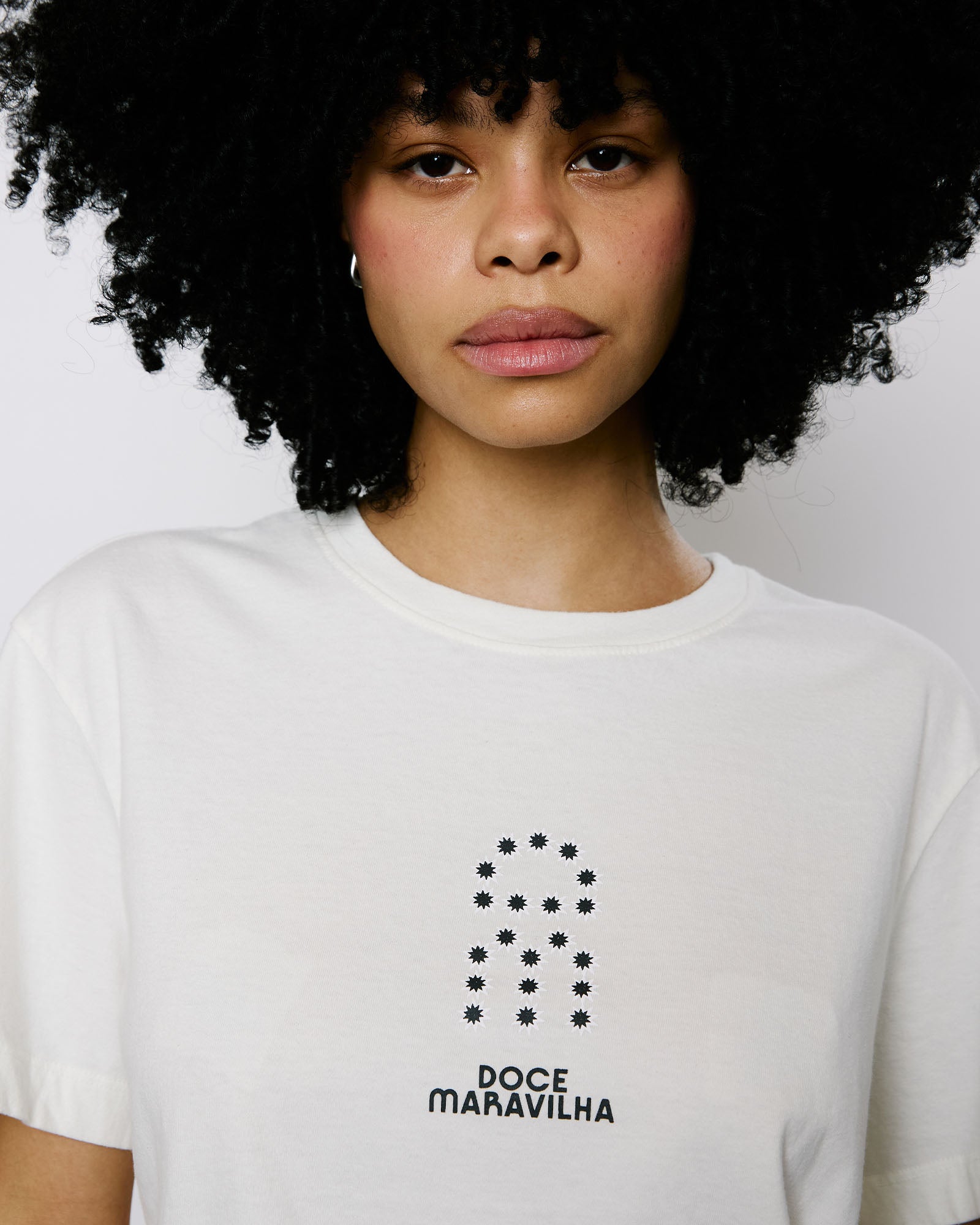T-Shirt Classic Kiji x Doce Estrela DM – Off White