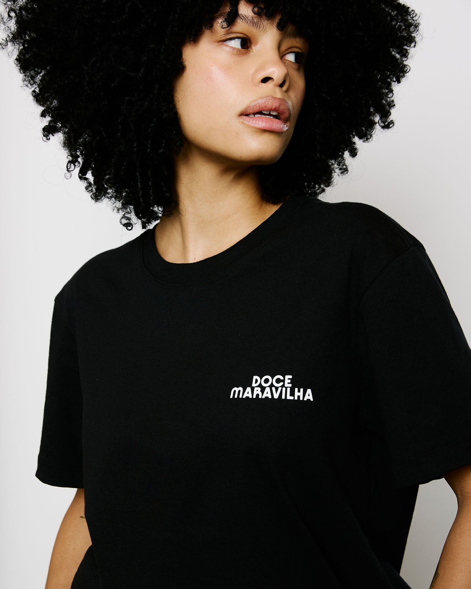T-Shirt Classic Kiji x Doce Maravilha Lineup – Preto