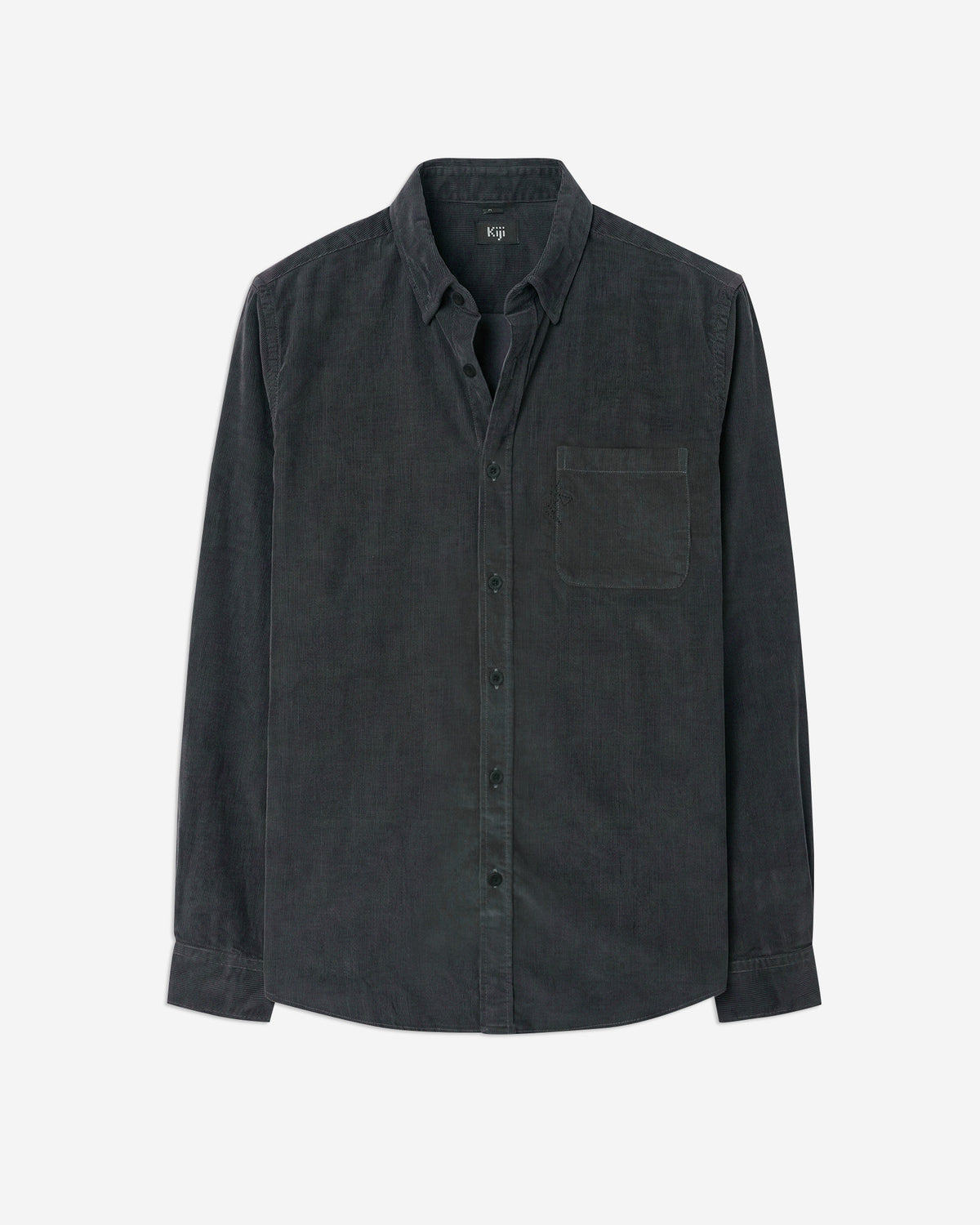 Camisa Unique Kiji Velvet, com modelagem regular, vista de frente, no fundo cinza claro, na cor preto, com bordado logo no bolso