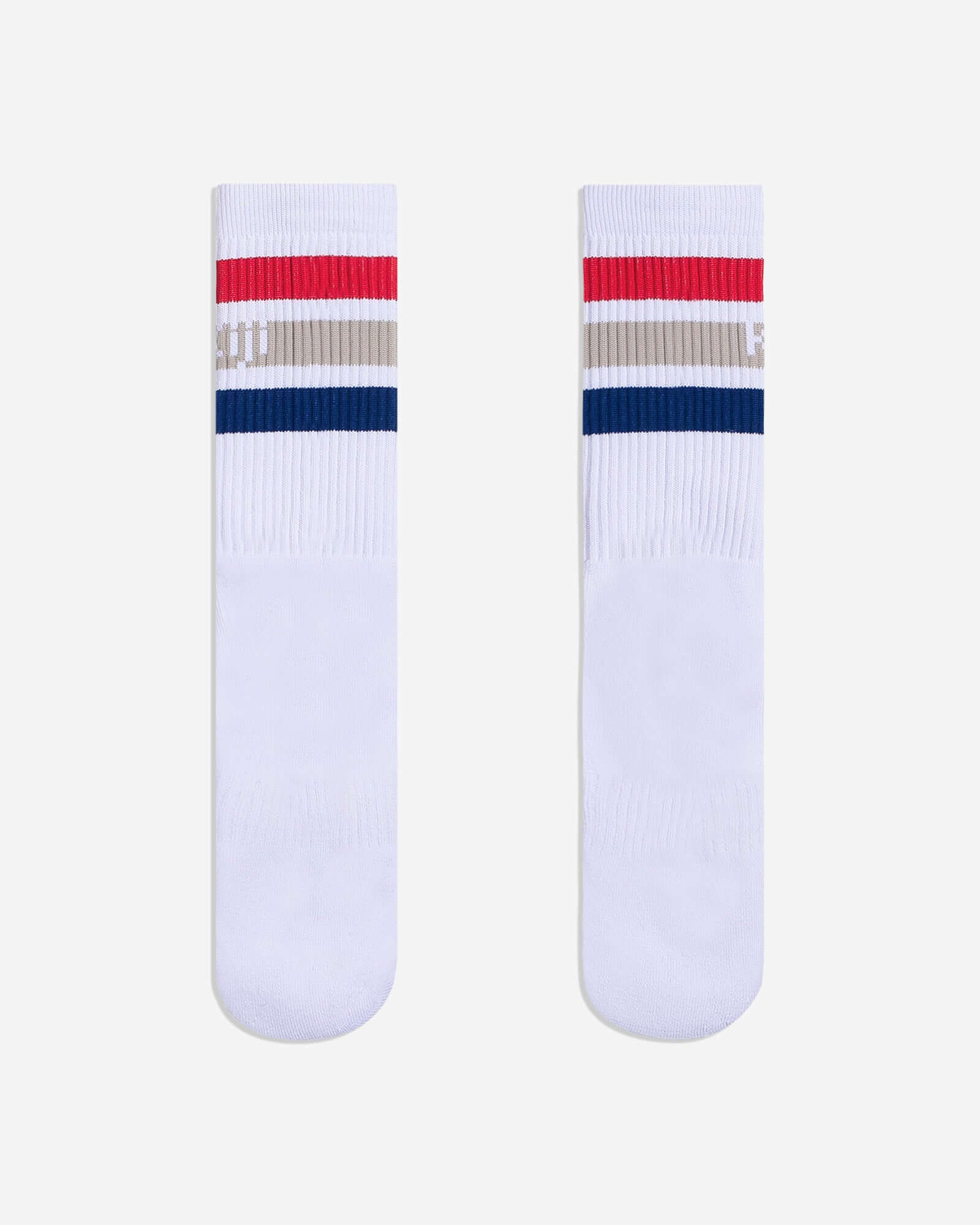 Meias Kiji Stripes SK8 de algodão vistas de costas, a meia é branca com o detalhe de 3 listras (vermelho, bege e azul) na canela.