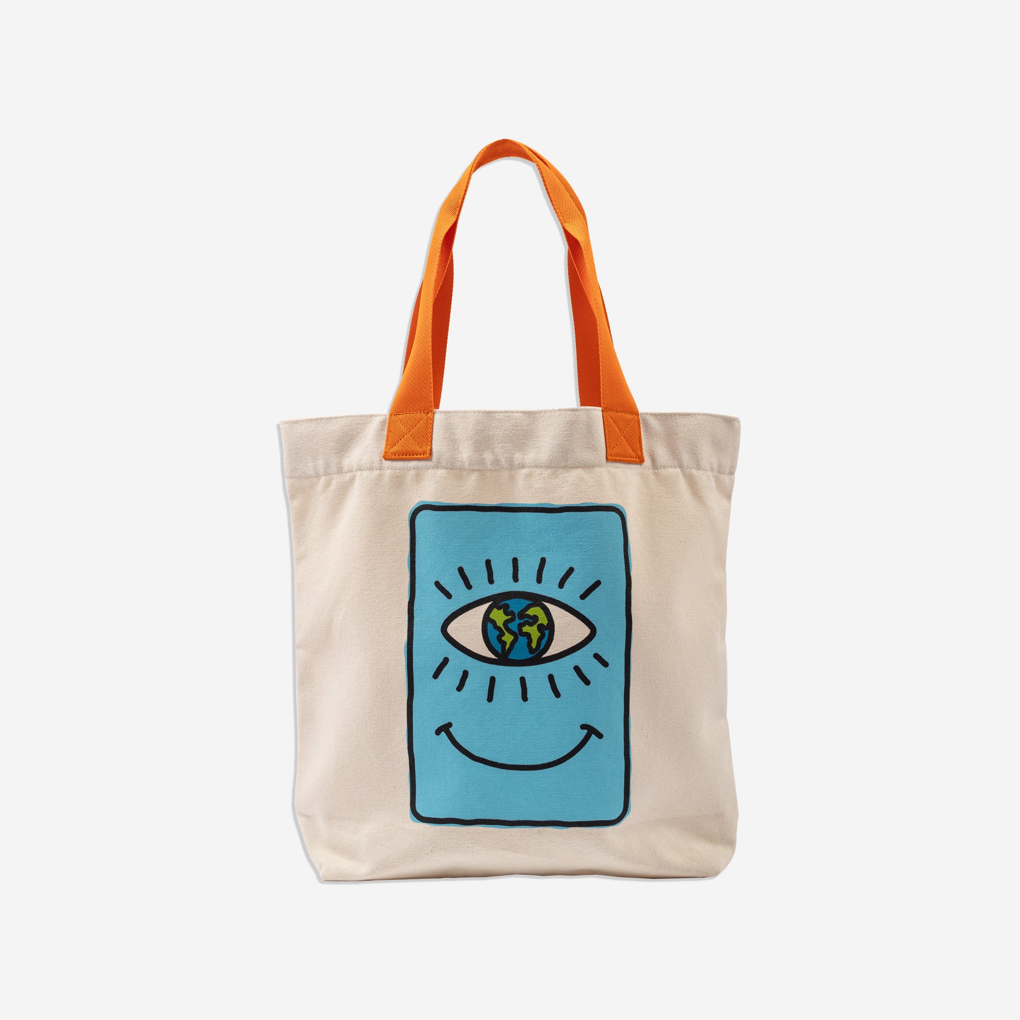 Heavy Tote da Kiji com o símbolo gráfico da Naveia: um retângulo azul de borda preta irregular , dentro há o desenho de um olho (com um planeta terra no lugar da pupila/íris) cílios e um sorriso.  