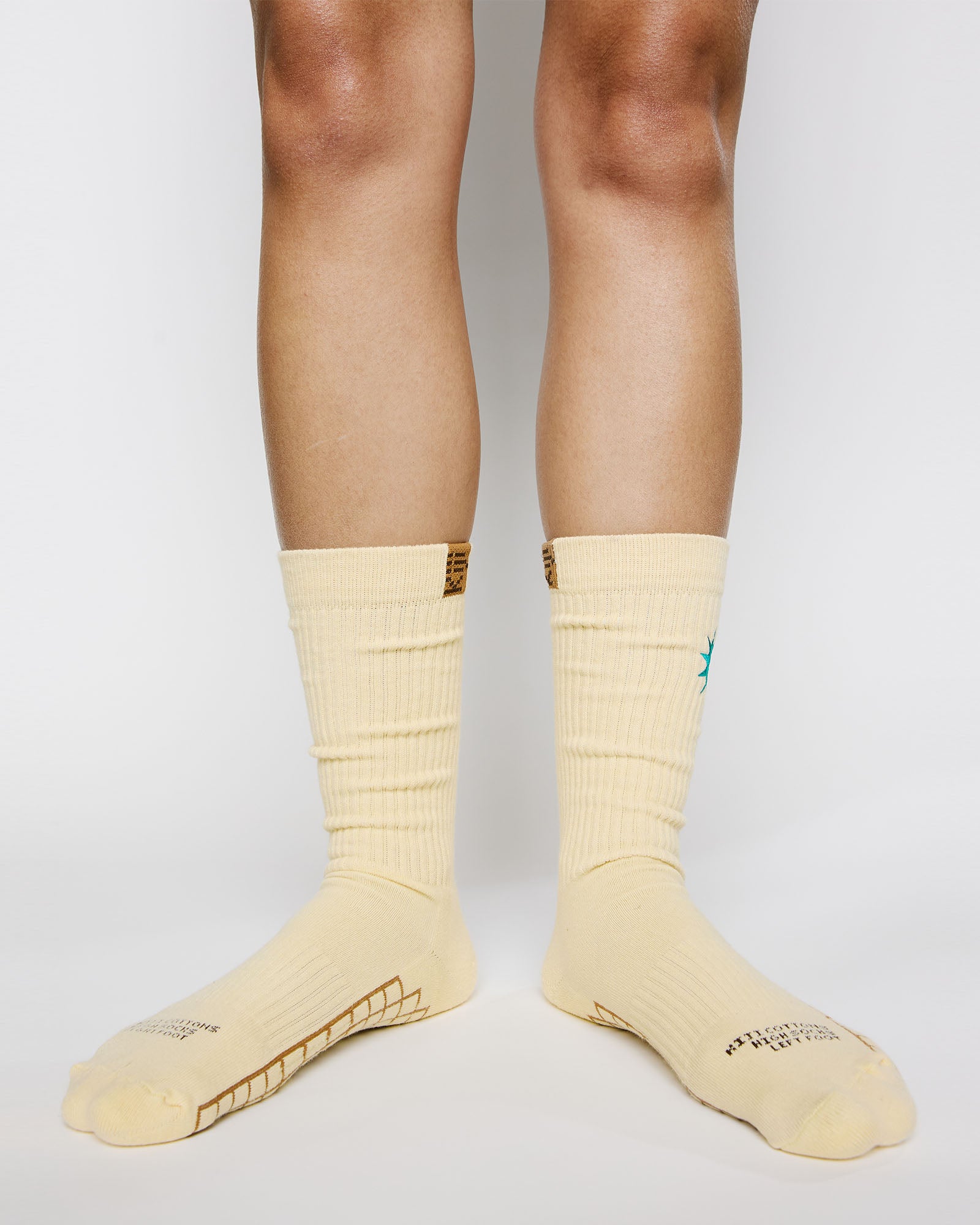 Meia Cano Alto Kiji Flag x Doce – Creme