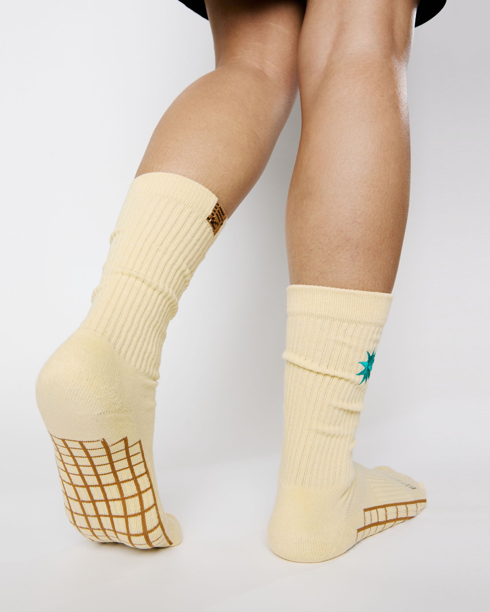 Meia Cano Alto Kiji Flag x Doce – Creme