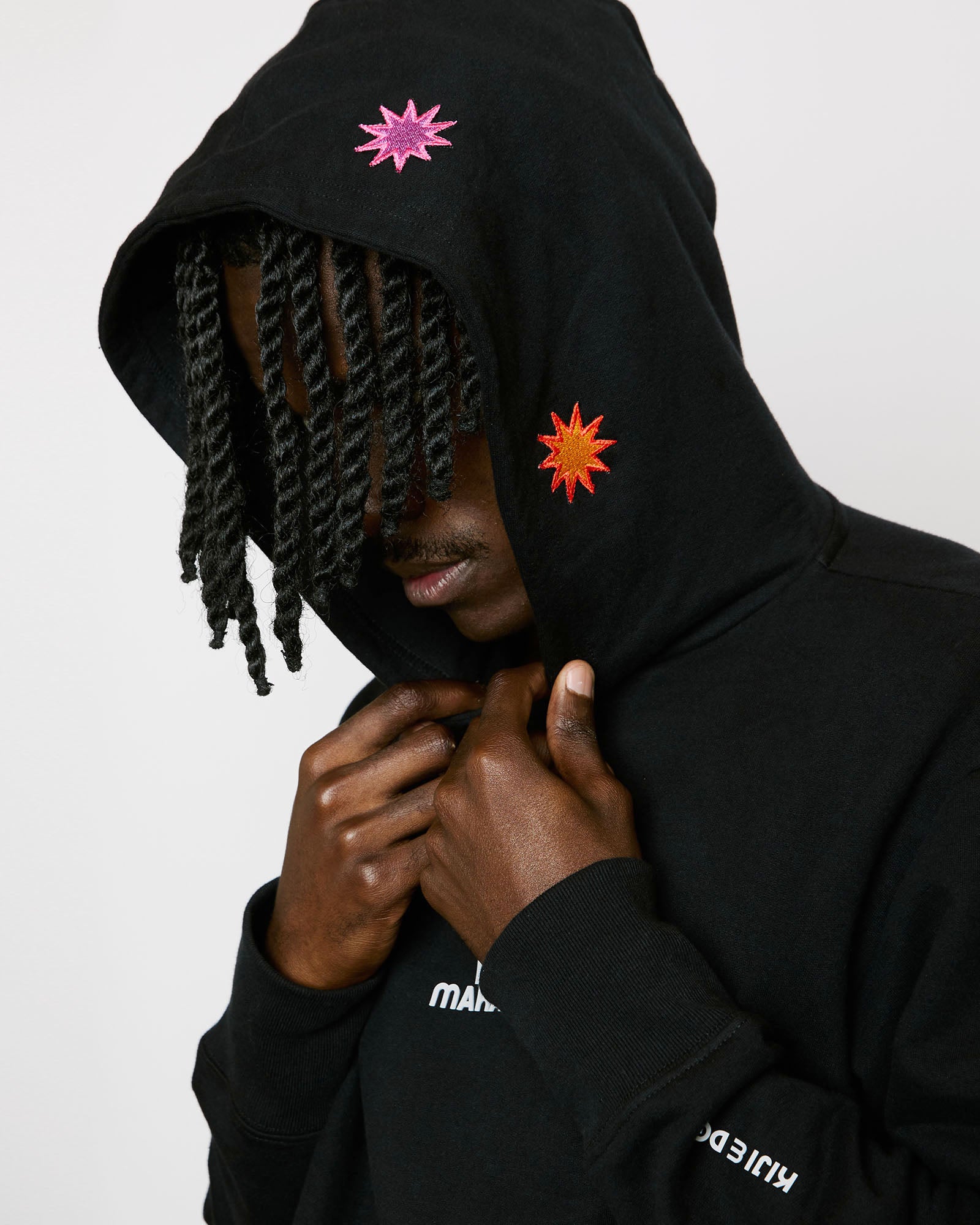 Moletom Capuz Kiji x Doce Estrelado – Preto