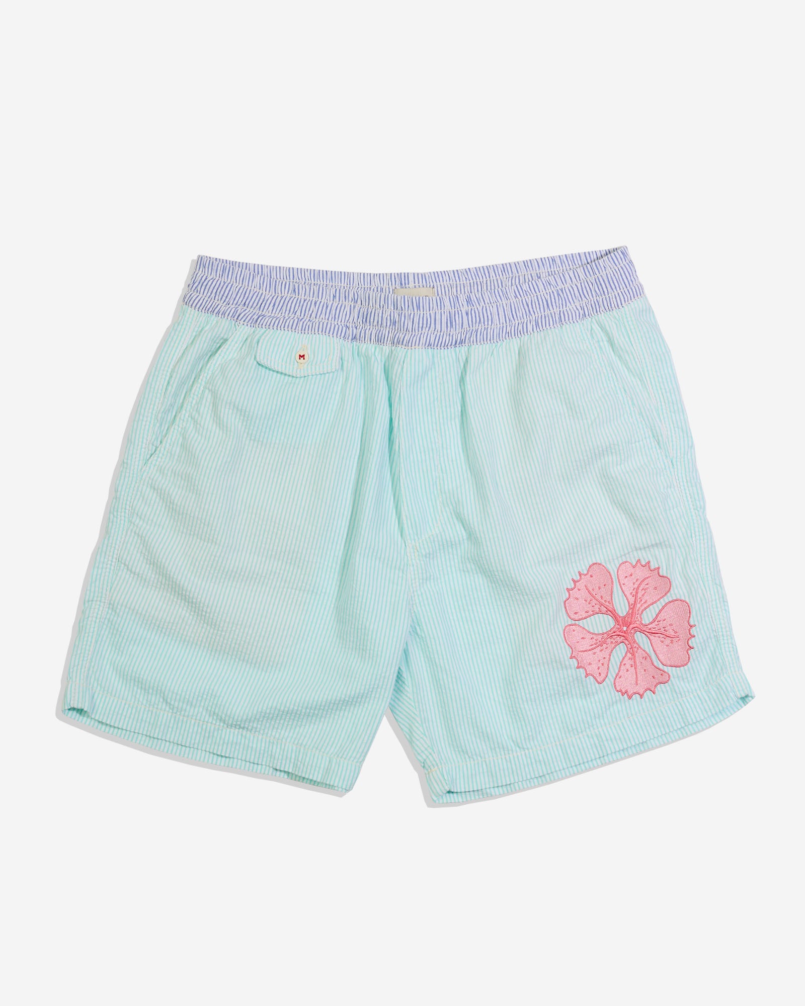 Bermuda Stripes Kiji x Maxime Hibisco na cor Verde, com modelagem confortável e estampa de hibisco — perfeita para ocasiões casuais.