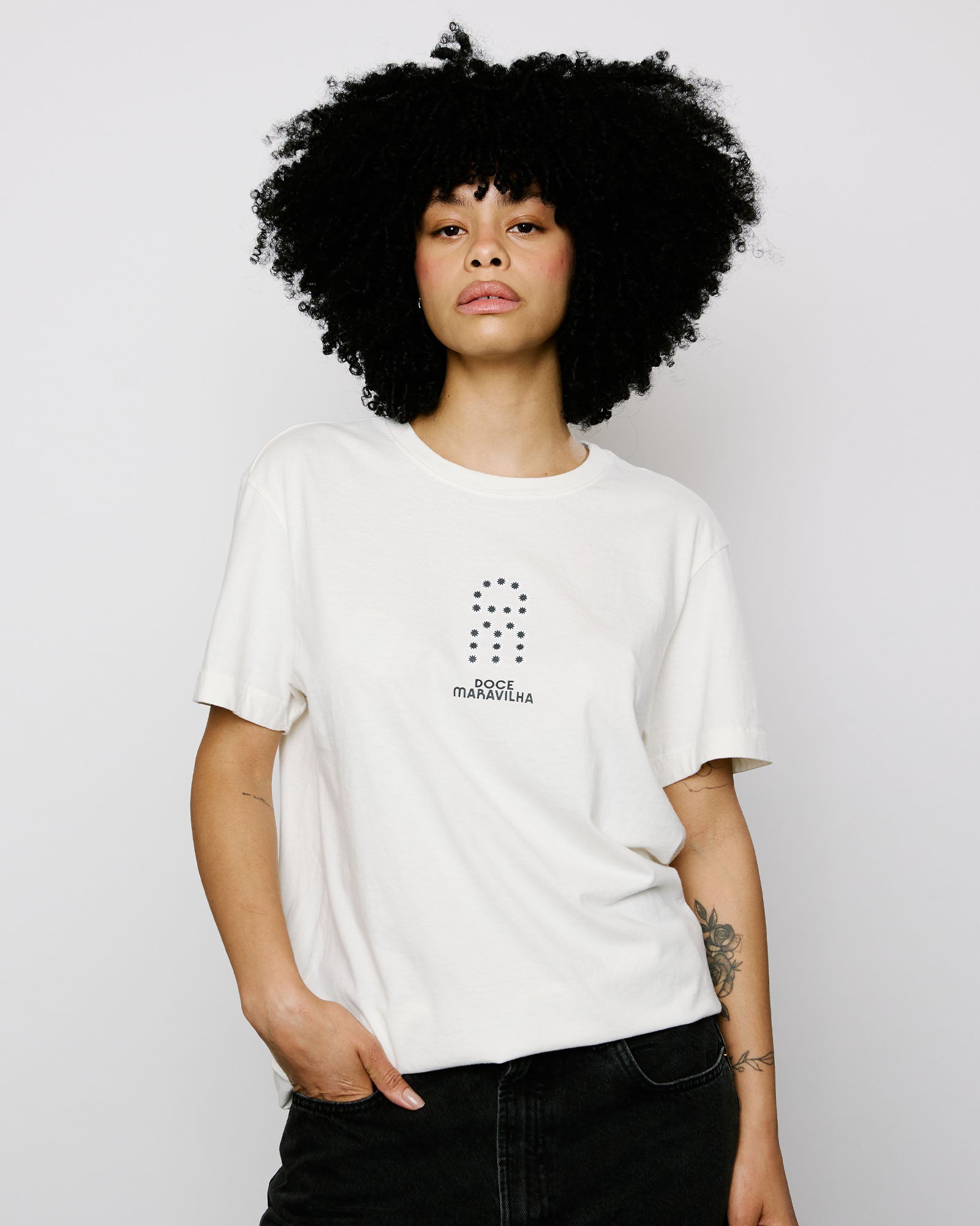 T-Shirt Classic Kiji x Doce Estrela DM – Off White