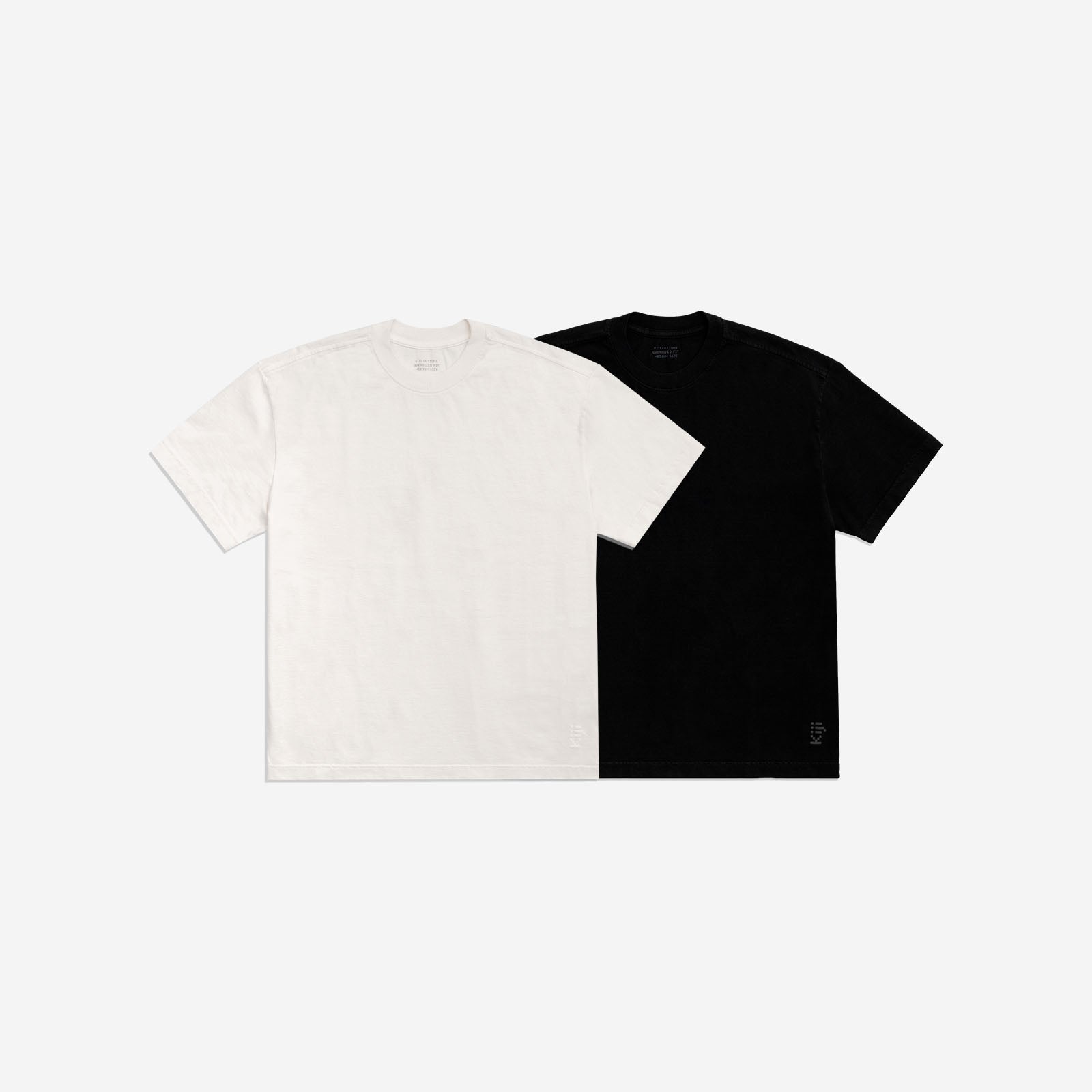 Kiji Kits e Combos Pack de 2 T-Shirt Heavy na cor off white e preto